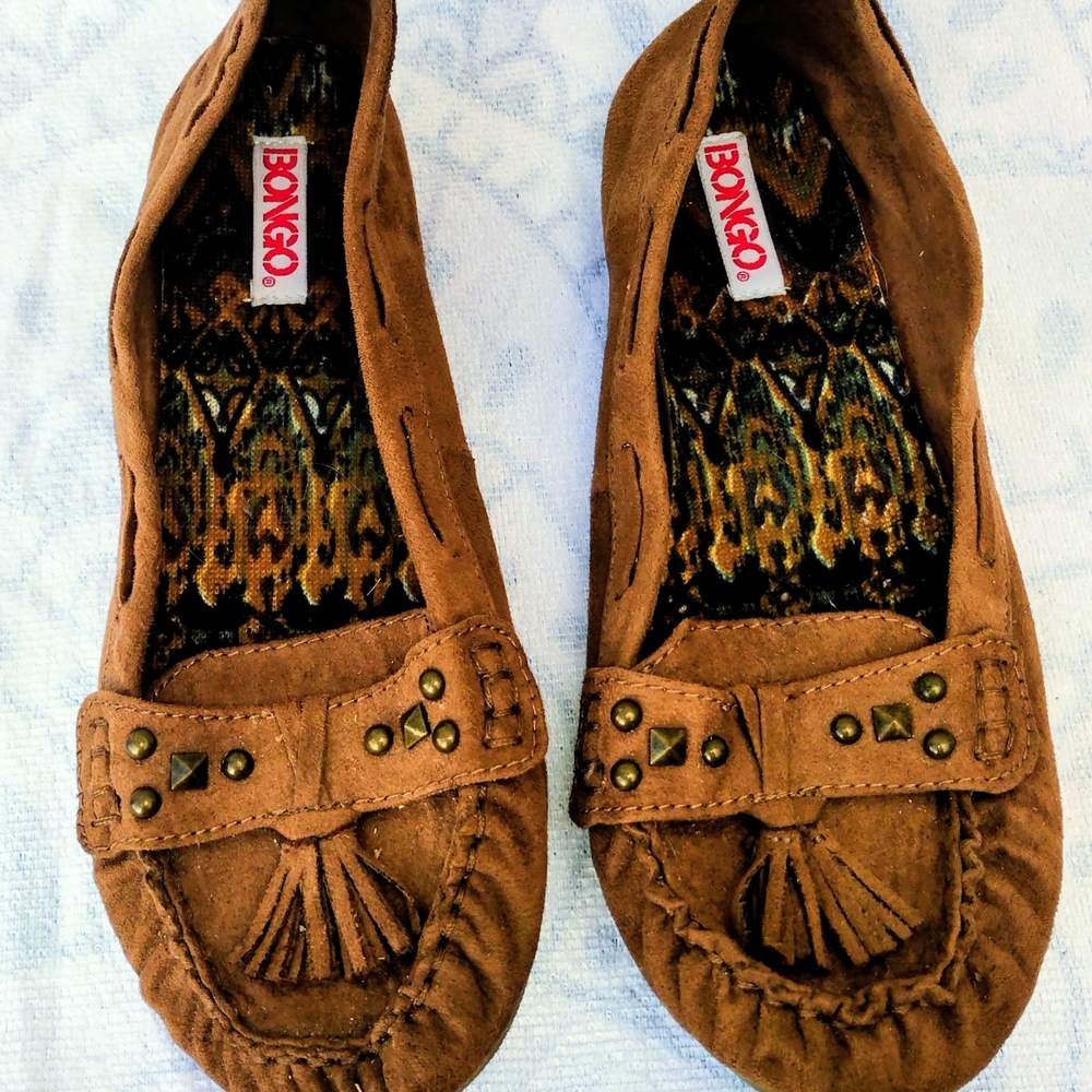 BONGO Women's Tan Moccasins with Studded Detail